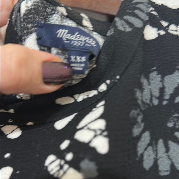 Madewell Black and White Graphic Button Back Top. Size XXS - Picture 2 of 8
